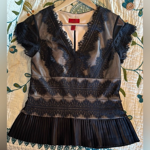 Black Lace Top Perfect for Formal Events - Picture 1 of 8